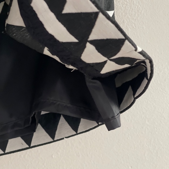 J Crew Factory NWT Black White Geometric Triangles Mini Skirt Sz 4 Minimalist - Picture 7 of 9